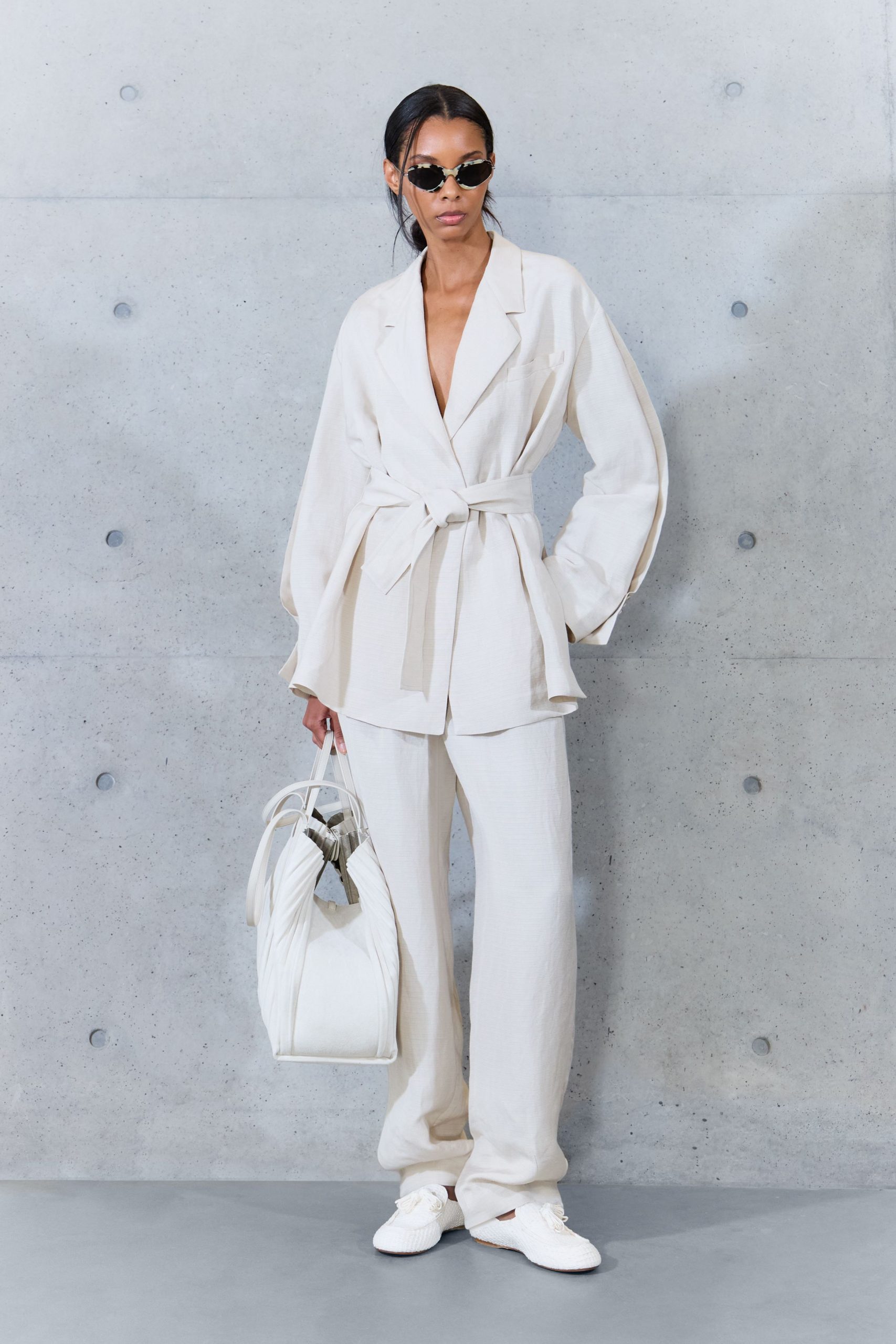 Chic White Suiting with Voluminous Sleeves Chic White Suiting with Voluminous Sleeves — All White Outfits 2027