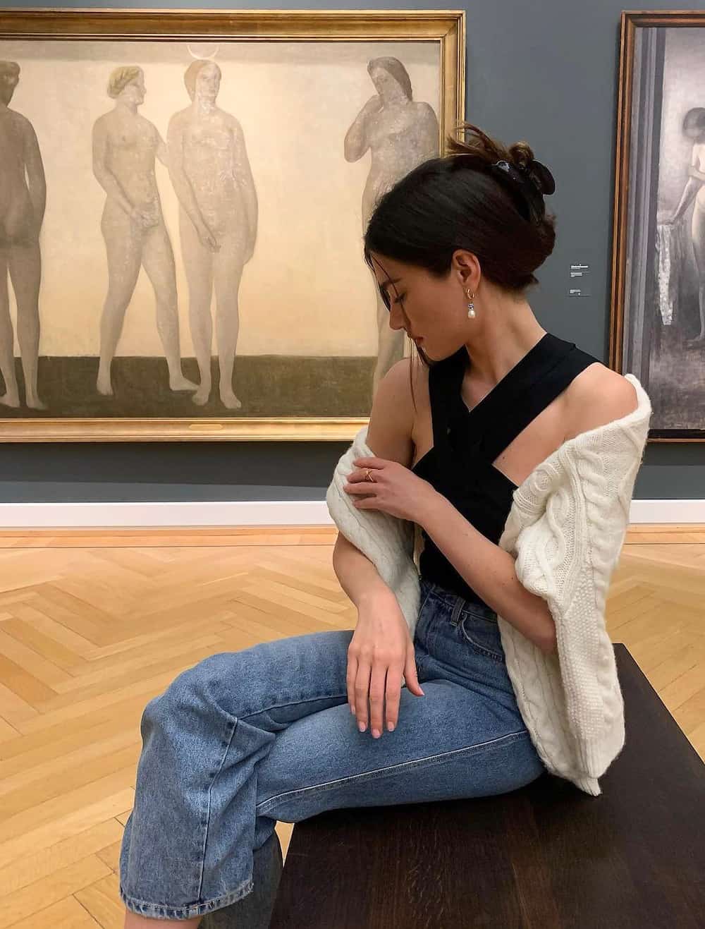 Effortless Jumpsuit and Sneaker Combo for Gallery Hopping Effortless Jumpsuit and Sneaker Combo for Gallery Hopping — Museum Outfits 2027