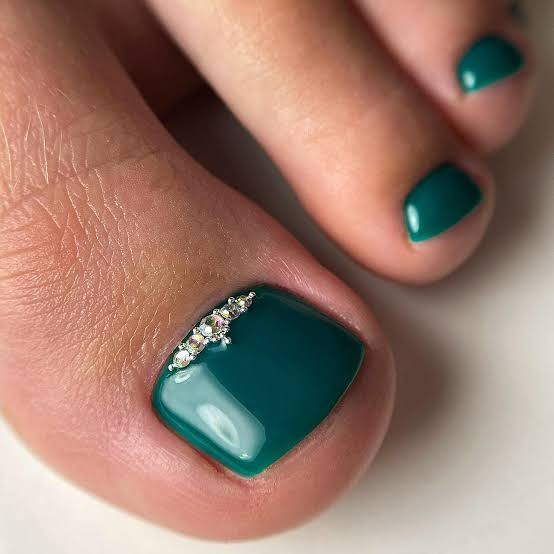 Teal Green Rhinestone Cuticle Accent Teal Green Rhinestone Cuticle Accent — Green Toe Nails 2027