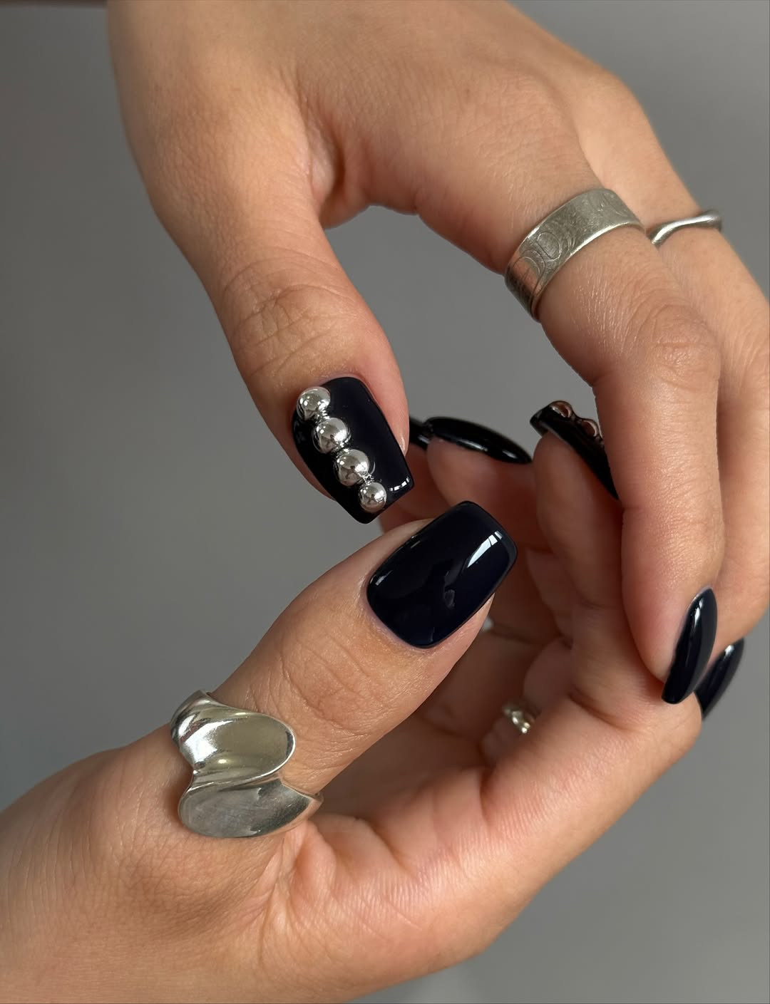 Chic Black with Silver Sphere Accents Chic Black with Silver Sphere Accents — Short New Years Nails 2027