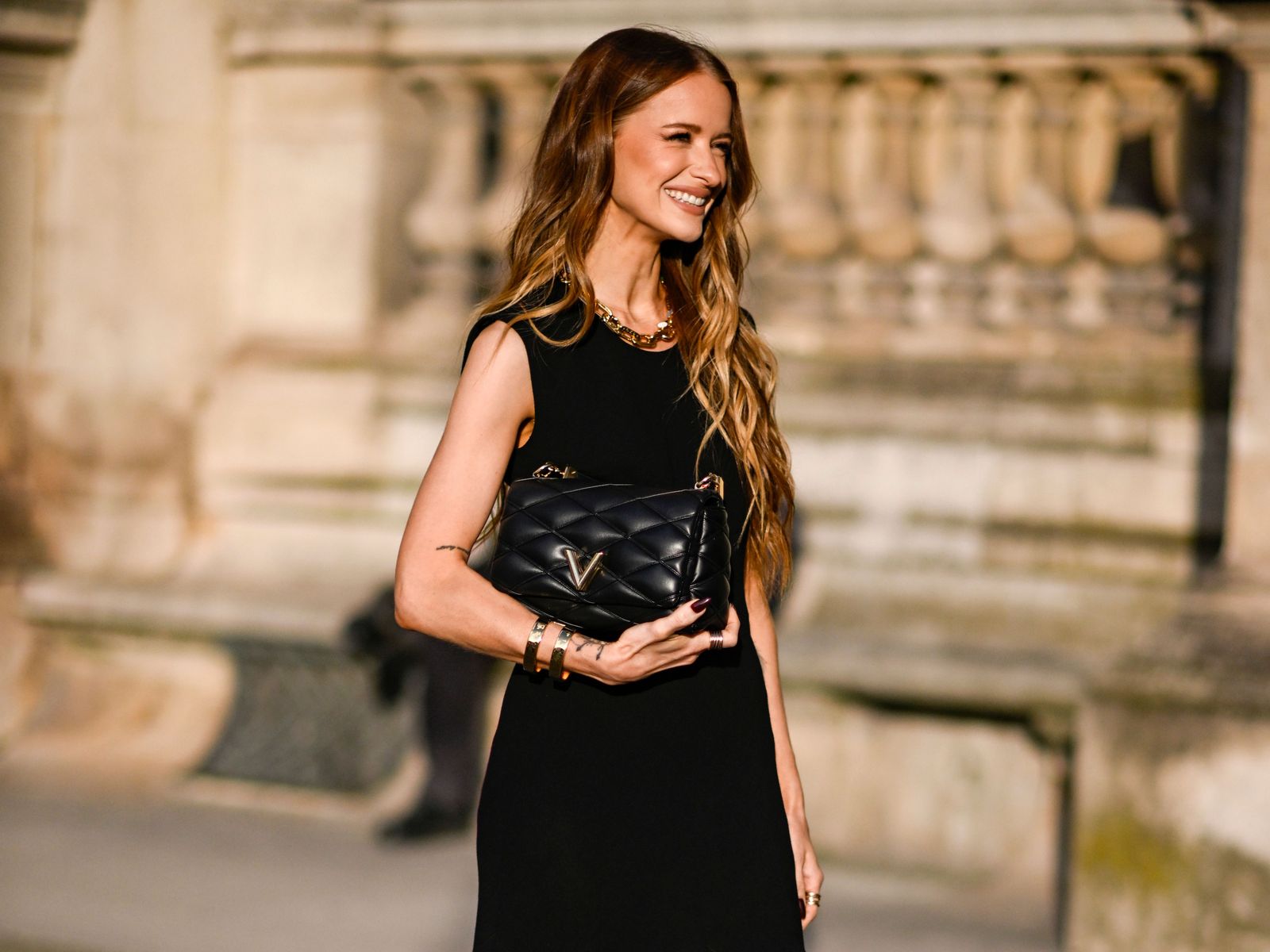 Simple Black Sleeveless Midi Dress with Gold Accessories Simple Black Sleeveless Midi Dress with Gold Accessories — Little Black Dress Outfits 2027