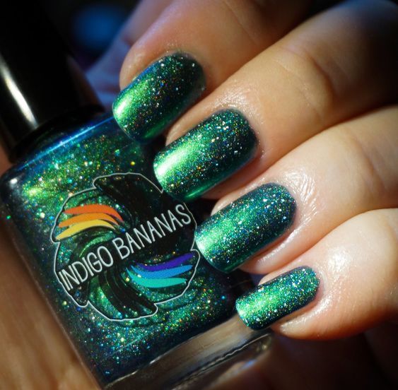 Cat Eye Effect With Holographic Glitter Visual Idea Cat Eye Effect With Holographic Glitter Visual Idea — Emerald Prom Nails 2027