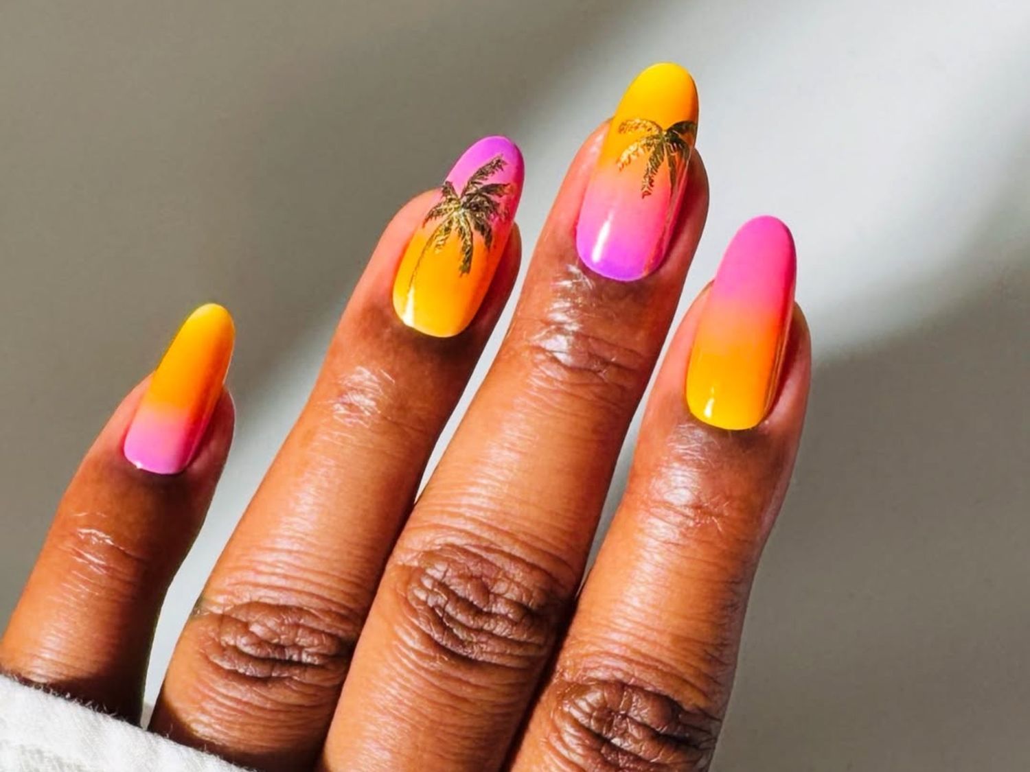 Tropical Sunset Gradient Oval Nails Tropical Sunset Gradient Oval Nails — Swim Nails Team Colors 2027