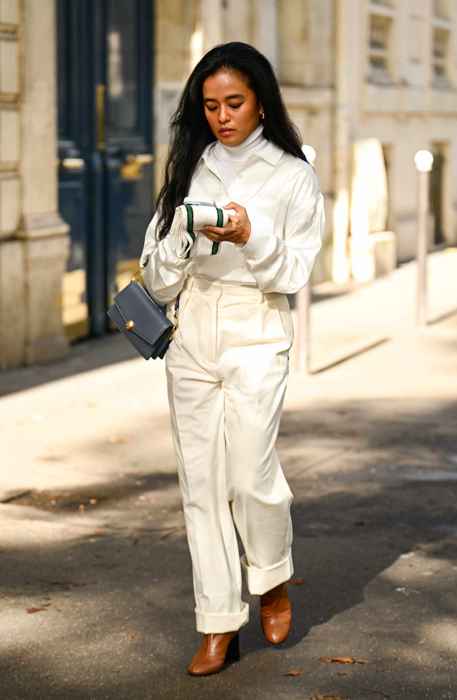 Timeless Quiet Luxury with a Grey Handbag and Gold Earrings Timeless Quiet Luxury with a Grey Handbag and Gold Earrings — Winter Accessories Outfits 2027