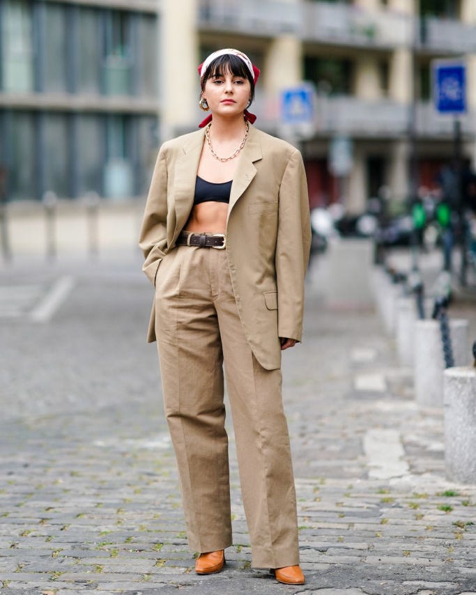 Monochrome Moment: Bandana Headwrap with Oversized Blazer Monochrome Moment: Bandana Headwrap with Oversized Blazer — Hair Scarf Outfits 2027