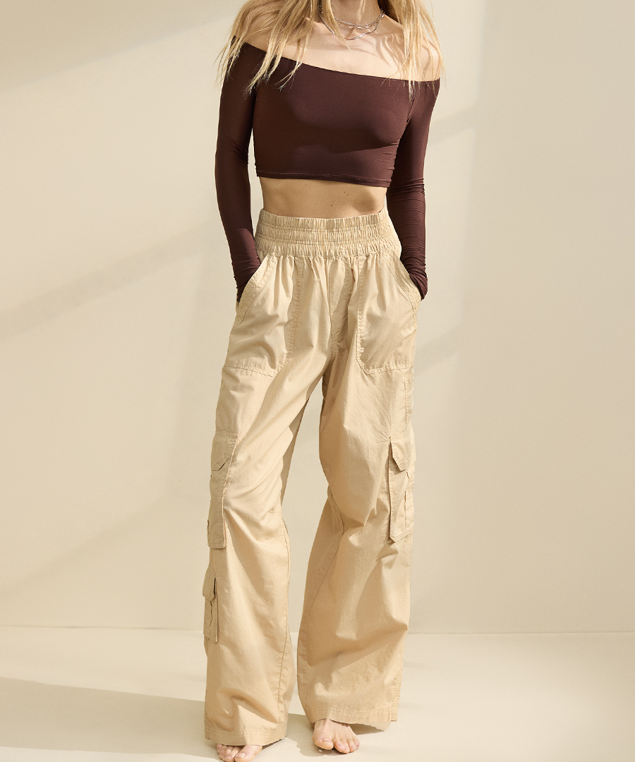 Voluminous Beige Cargo Pants with an Off-the-Shoulder Top Voluminous Beige Cargo Pants with an Off-the-Shoulder Top — Cargo Pants Outfits 2027
