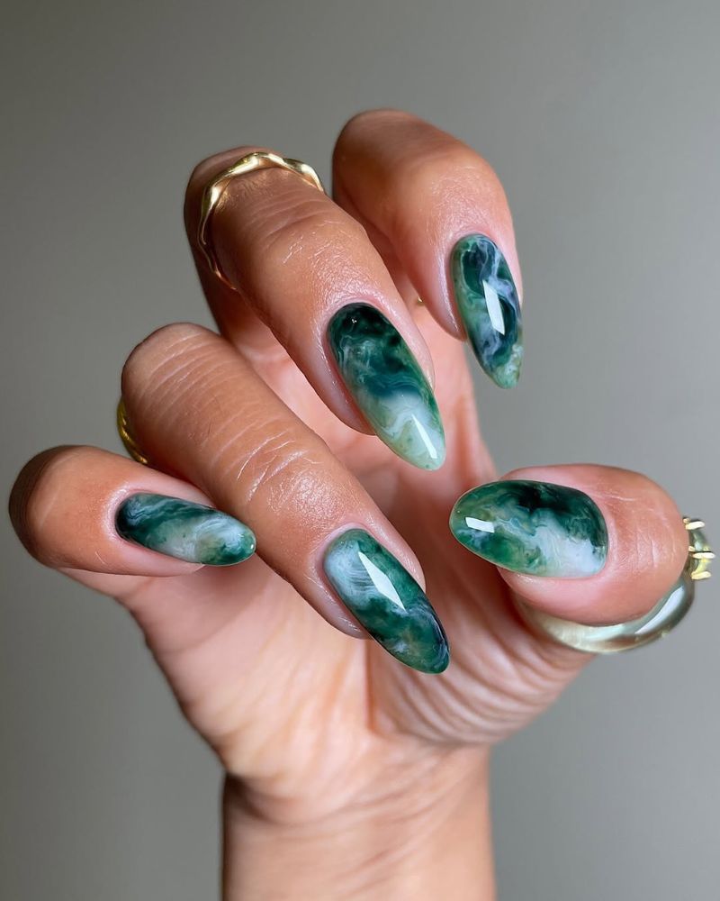 Deep Forest Green Marble with Gold Accents Deep Forest Green Marble with Gold Accents — Forest Green Nails 2027