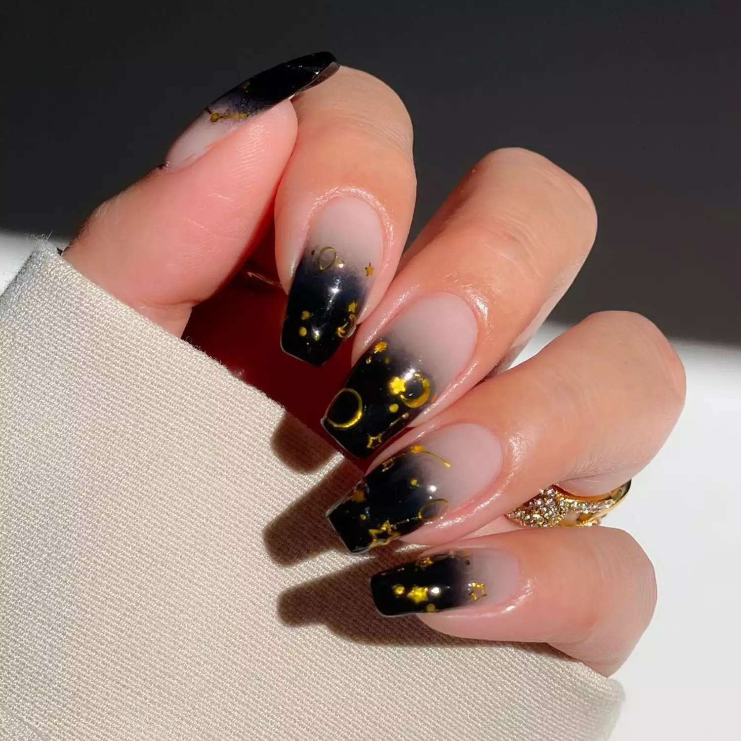 Visual Idea — Winter Dip Nails 2027