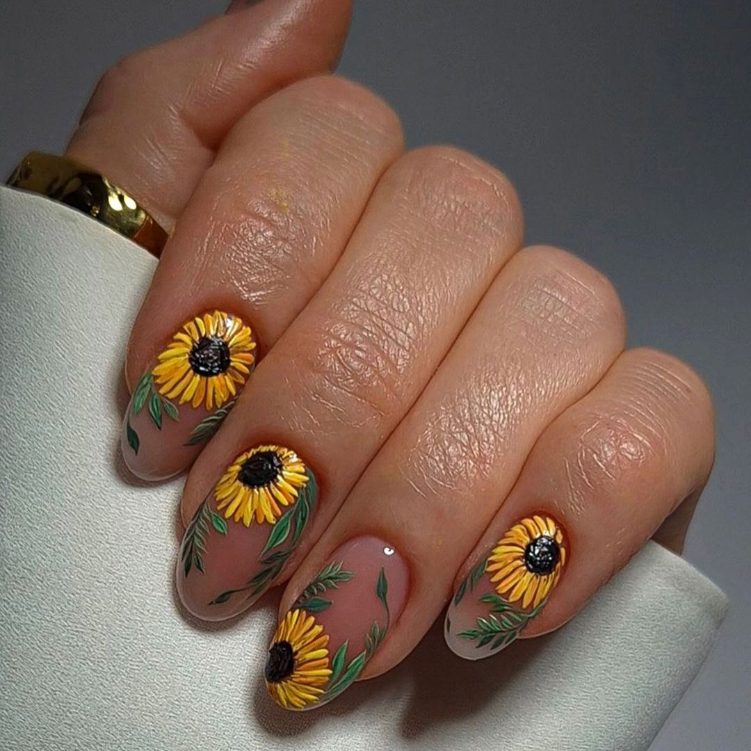 Summer Visual Idea — Yellow Nails 2027