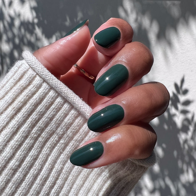 Opaque Glossy Emerald Oval Nails Opaque Glossy Emerald Oval Nails — Emerald Nails 2027