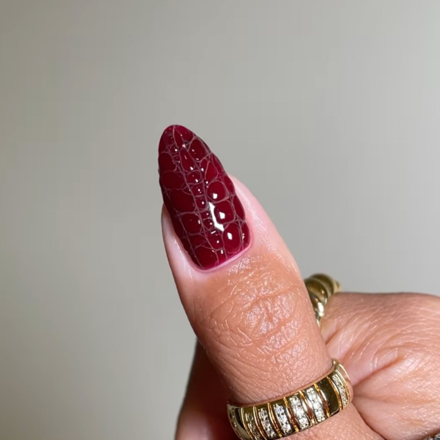 Textured Crocodile Red Medium Stiletto Textured Crocodile Red Medium Stiletto — Cherry Red Nails 2027