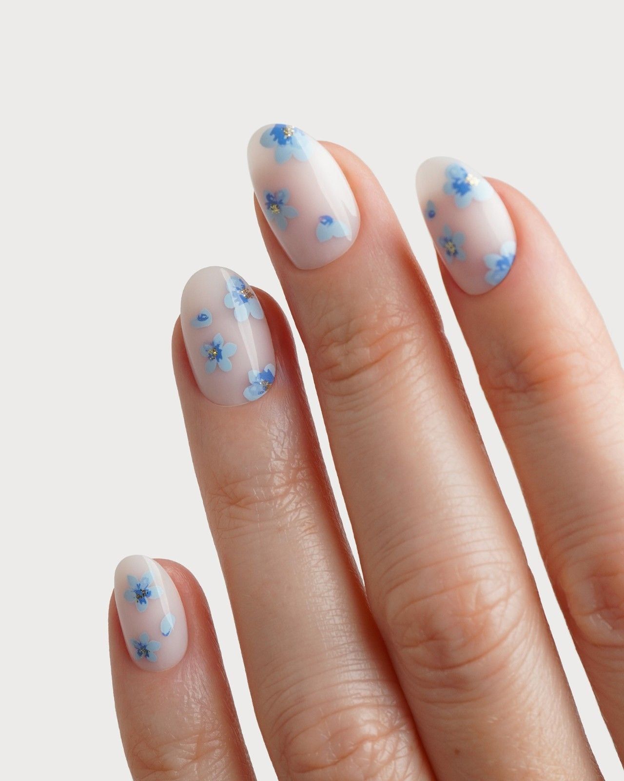 Sheer Milky Blue Floral Glitter Sheer Milky Blue Floral Glitter — Floral Round Nails 2027