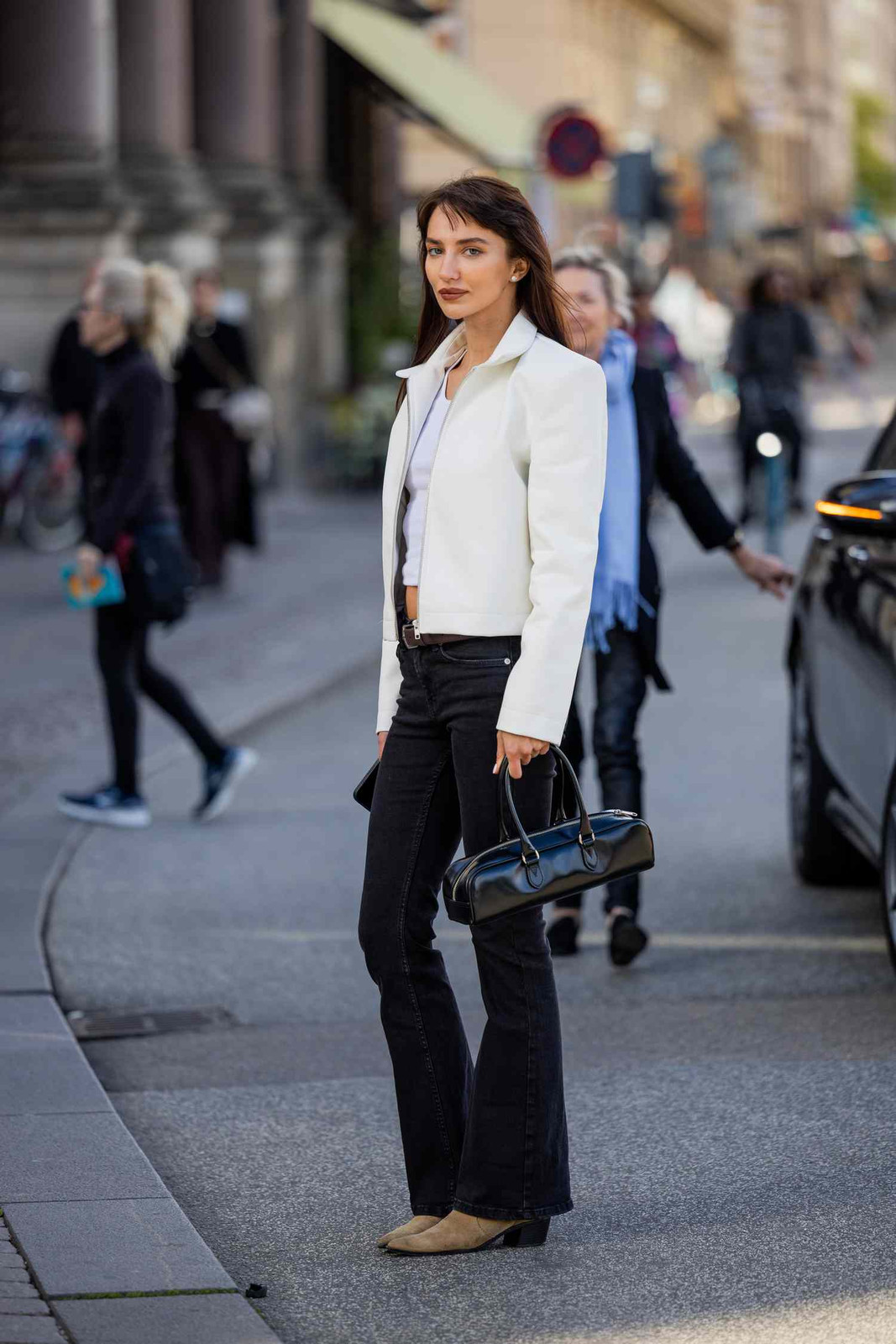 Structured White Jacket with Dark Wash Bootcut Jeans for Brunch Structured White Jacket with Dark Wash Bootcut Jeans for Brunch — Brunch Bootcut Jeans Outfits 2027