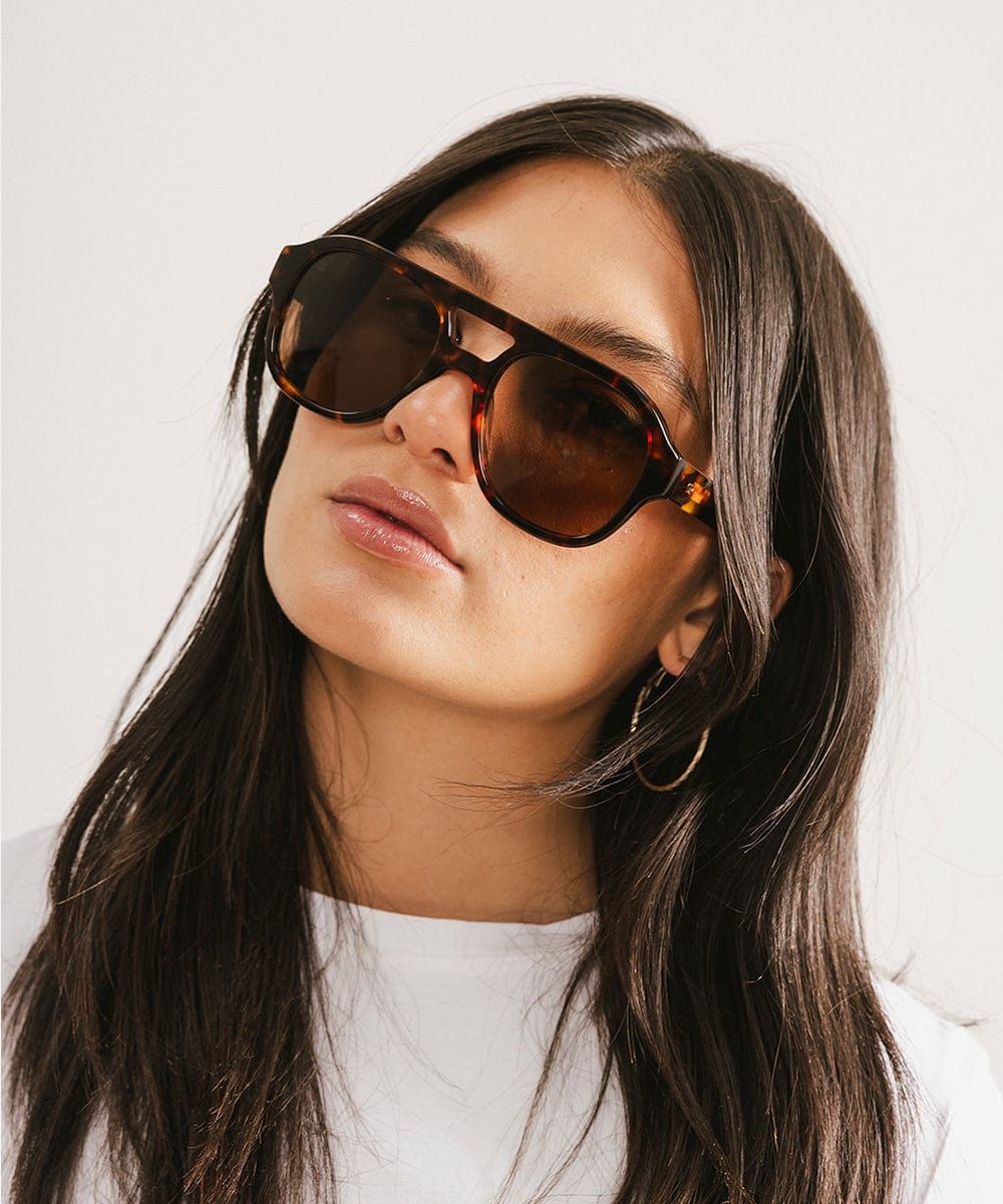 Oversized Tortoiseshell Aviators with a White T-Shirt — Aviator Sunglasses for Women 2027