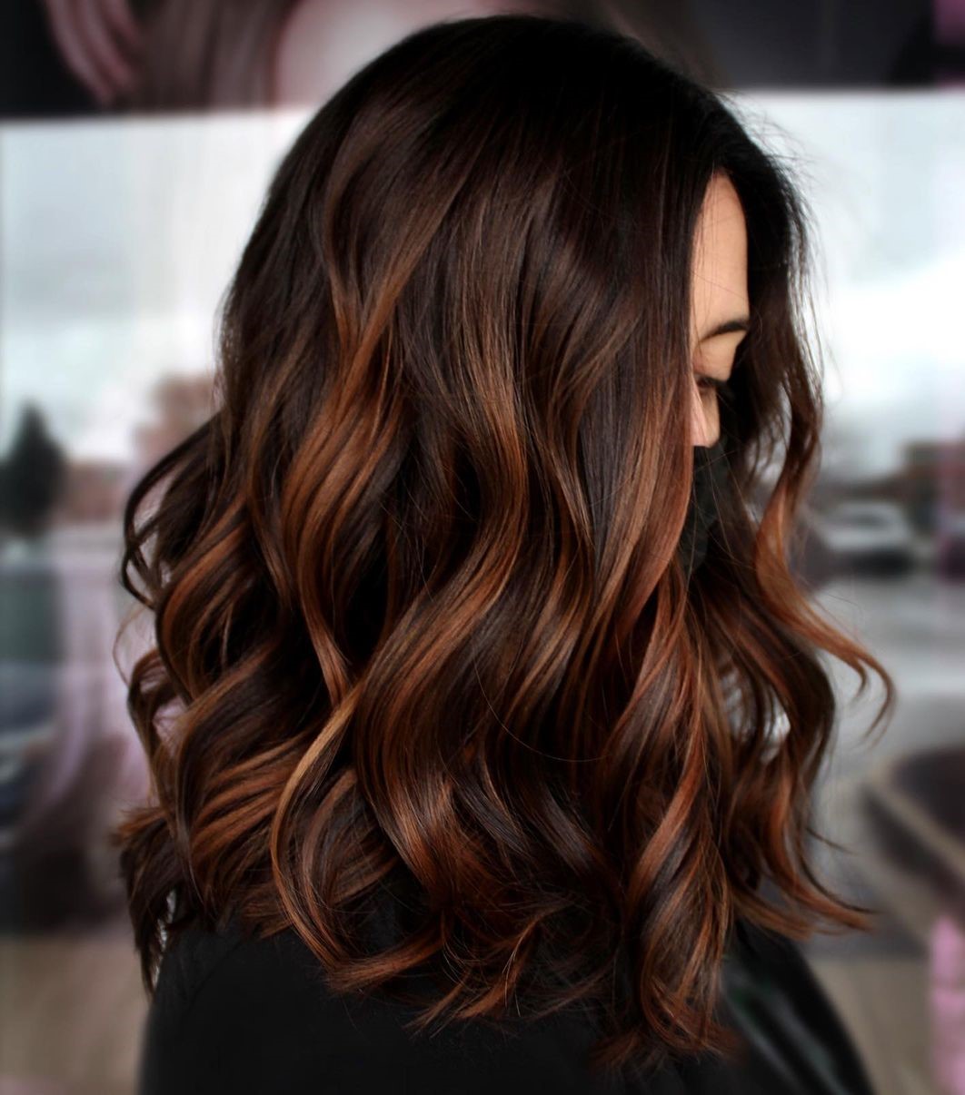Collarbone Dark Brown With Copper-Brown Highlights Collarbone Dark Brown With Copper-Brown Highlights — Hair Color Trends 2027