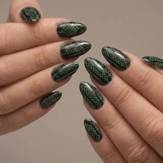 Edgy Bold Visual Idea Edgy Bold Visual Idea — Snake Print Nails 2027