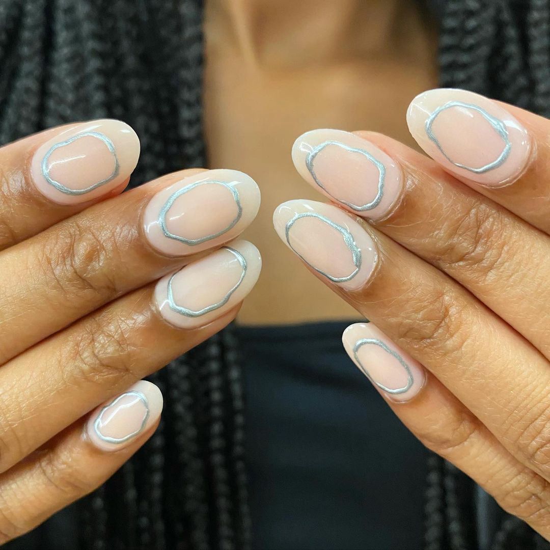 Pale Pink with Silver Outline Oval Nails Pale Pink with Silver Outline Oval Nails — Oval Nails 2027
