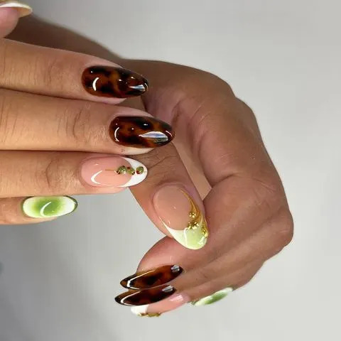 Tortoiseshell and Green French Oval Nails Tortoiseshell and Green French Oval Nails — Brown Nails 2027