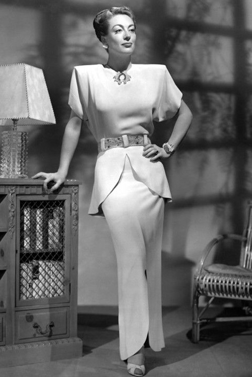 Pale Yellow Silk Dress with Structured Shoulders and Pencil Skirt Pale Yellow Silk Dress with Structured Shoulders and Pencil Skirt — Old Hollywood Outfits 2027