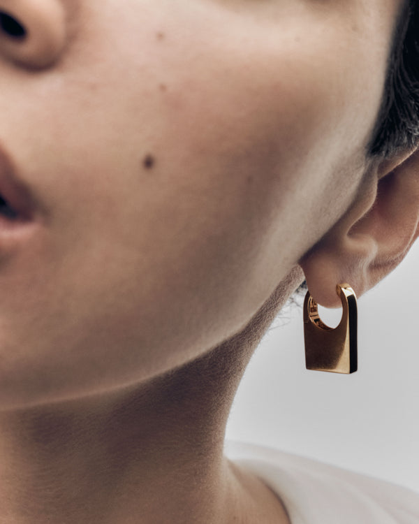 Geometric Gold Hoops for a Sleek Minimalist Look Geometric Gold Hoops for a Sleek Minimalist Look — Gold Hoops Outfits 2027