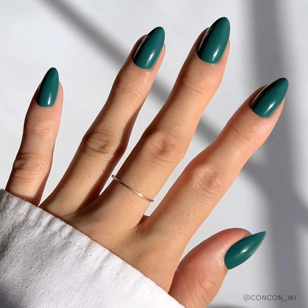 Saturated Glossy Emerald Stiletto Nails Saturated Glossy Emerald Stiletto Nails — Emerald Nails 2027