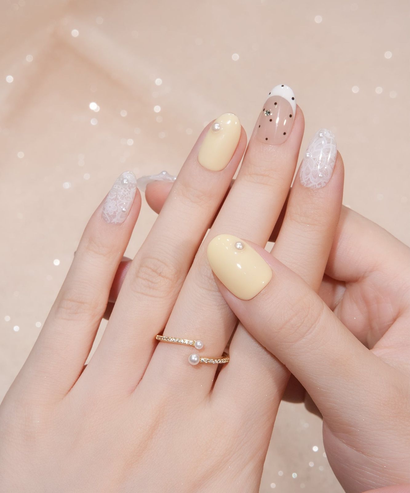 Abstract Pastel Fine-Line Swirls — Pastel Oval Nails 2027