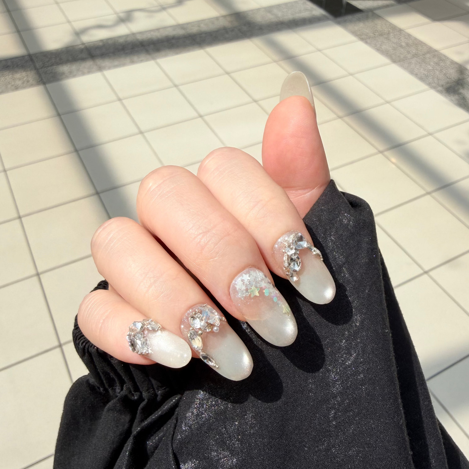 Glitter Moon Crystal Oval Nails Glitter Moon Crystal Oval Nails — Crystal Rhinestone Nails 2027