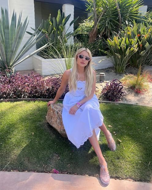 Lace Trim A-line Dress Paired with Clear Jelly Sandals Lace Trim A-line Dress Paired with Clear Jelly Sandals — Jelly Aesthetic Outfits 2027