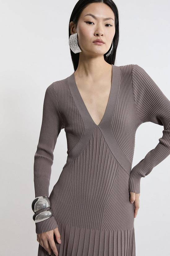 Rib Knit V-Neck Midi: Grey Fitted Dress for Casual Days Rib Knit V-Neck Midi: Grey Fitted Dress for Casual Days — Midi Dresses 2027