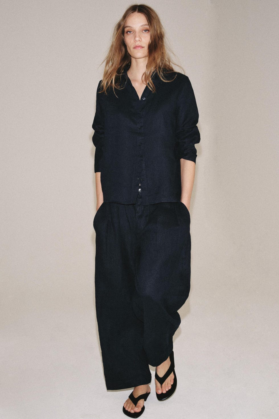 Monochromatic Navy Blue Oversized Shirt and Trousers Set Monochromatic Navy Blue Oversized Shirt and Trousers Set — Zara Outfits 2027