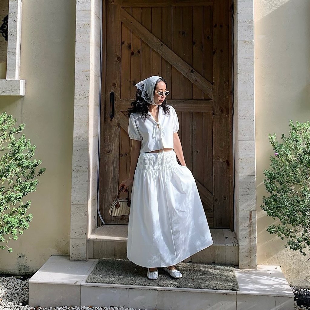 Boho White Ensemble: Bandana Headscarf with Linen Boho White Ensemble: Bandana Headscarf with Linen — Bandana Outfits 2027