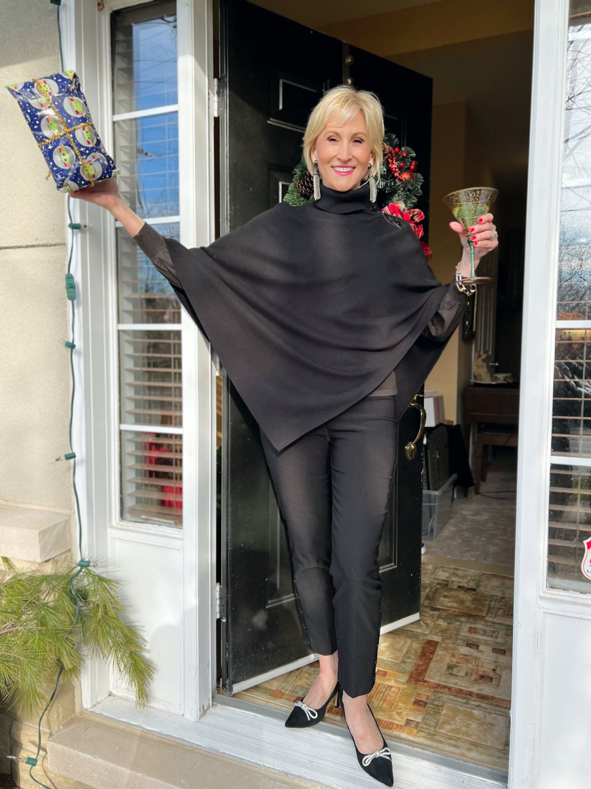 Turtleneck Poncho: Cozy Casual for a New Year's Eve House Party Turtleneck Poncho: Cozy Casual for a New Year's Eve House Party — Casual New Years Eve Outfits 2027