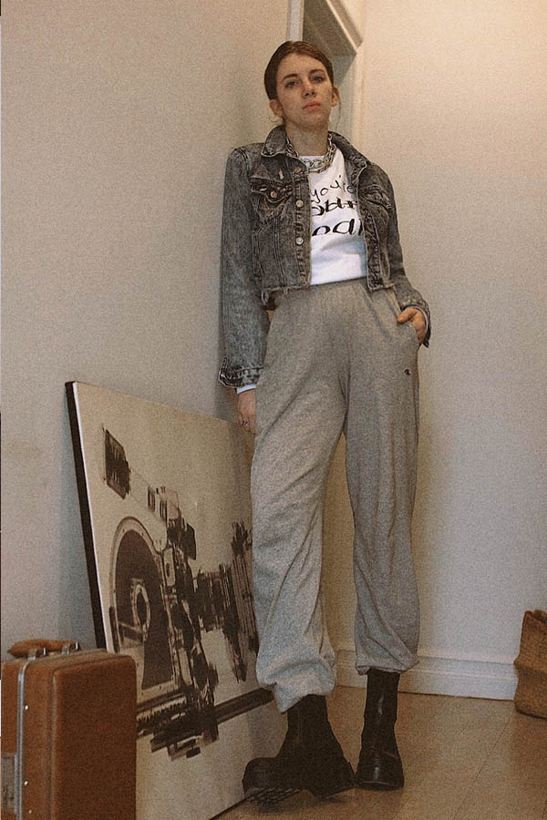 Effortless Grey: Graphic Sweatshirt and Straight Jeans Effortless Grey: Graphic Sweatshirt and Straight Jeans — Sweatshirt Outfits 2027