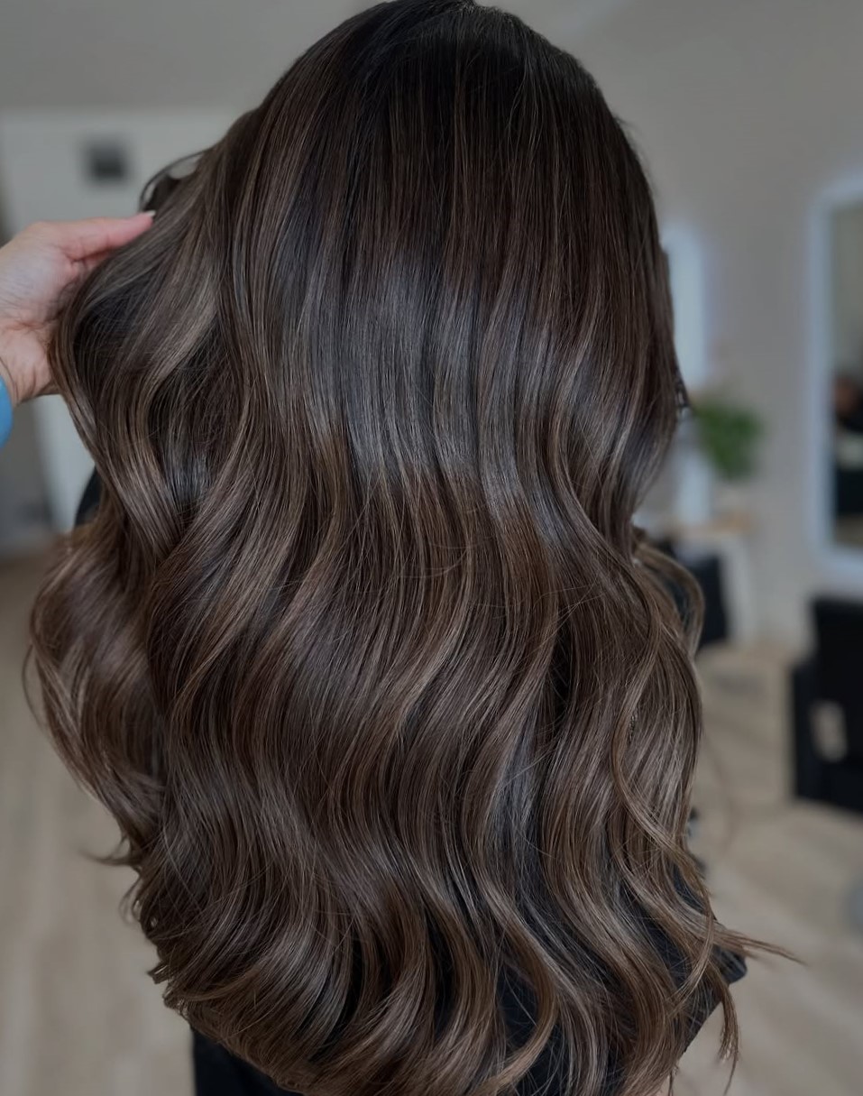Mid-Back Blowout With Chocolate Waves Mid-Back Blowout With Chocolate Waves — Dark Brown Hair 2027