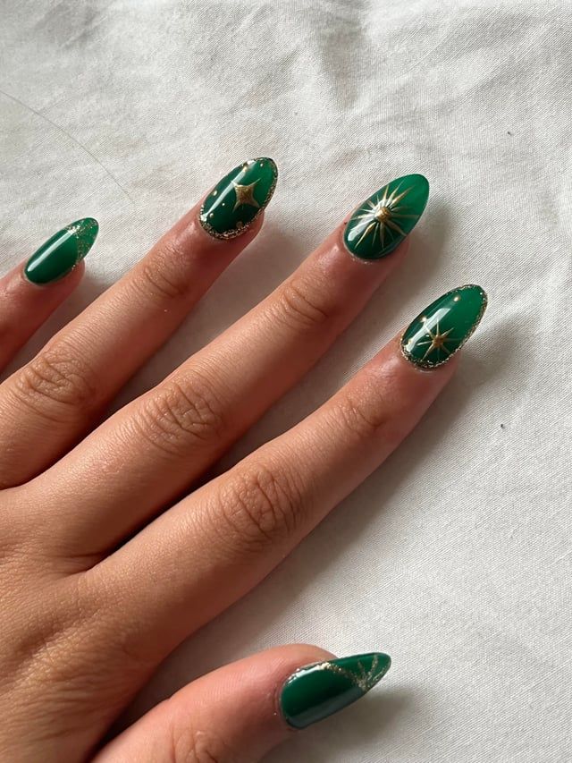 Emerald Ovals with Gold Starburst Detail Emerald Ovals with Gold Starburst Detail — Emerald Prom Nails 2027