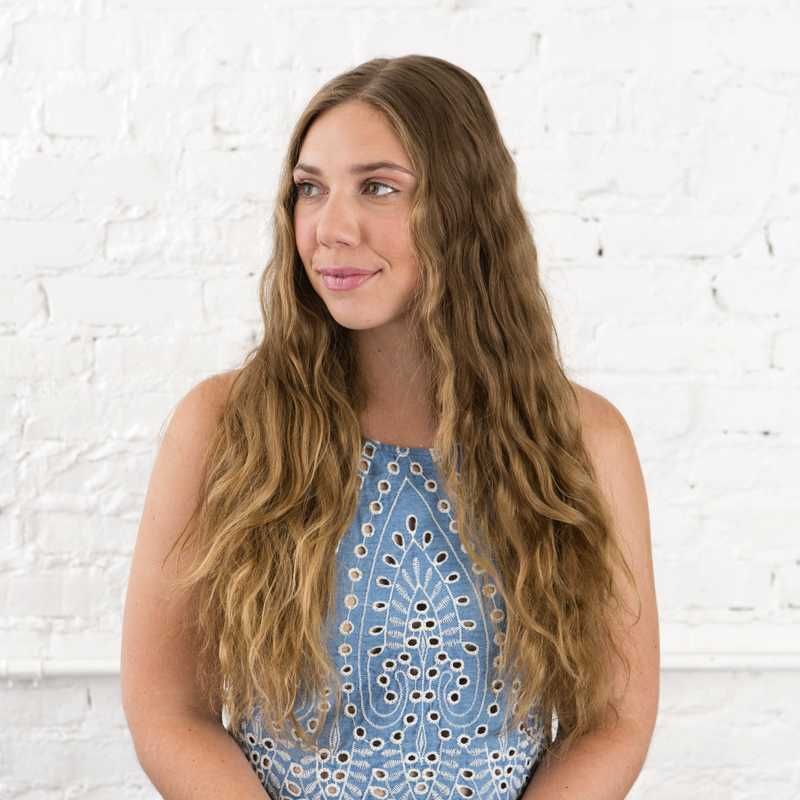 Honey Blonde With Subtle Highlights Visual Idea Honey Blonde With Subtle Highlights Visual Idea — Heatless Hairstyles 2027