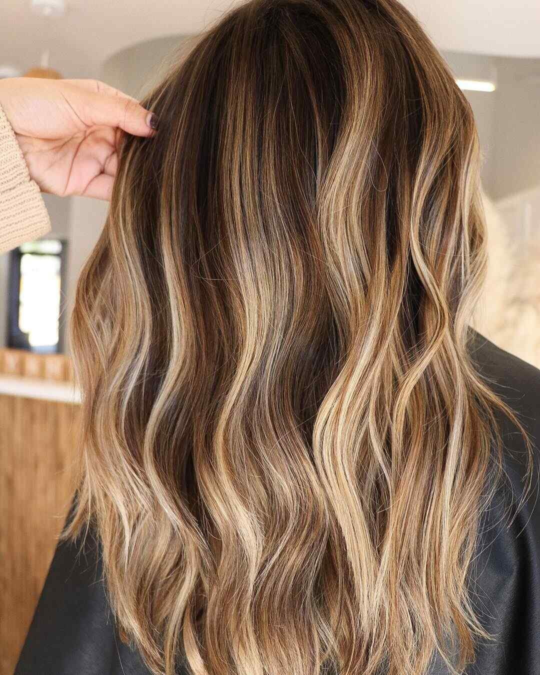 Medium Brown With Distinct Blonde Medium Brown With Distinct Blonde — Chunky Blonde Highlights on Brown Hair 2027