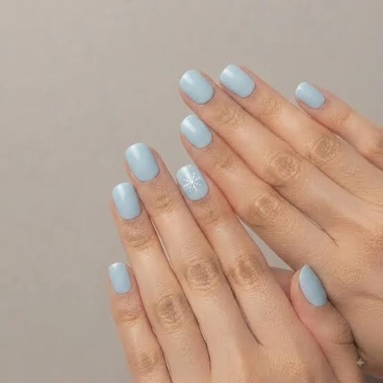 Short Squoval Single Snowflake Short Squoval Single Snowflake — Snowflake Nails 2027