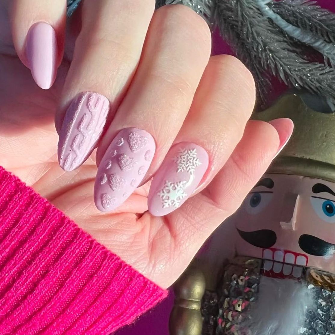 3D Sweater Texture And Heart Details Visual Idea — Christmas Sweater Nails 2026