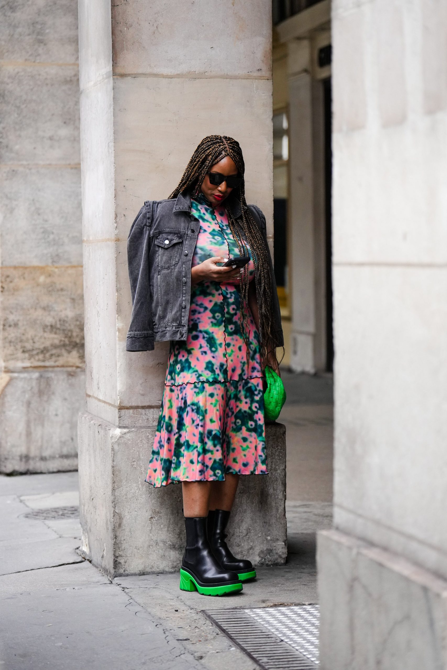 Floral Midi Dress with Green Platform Chelsea Boots Floral Midi Dress with Green Platform Chelsea Boots — Chelsea Boots Outfits 2027