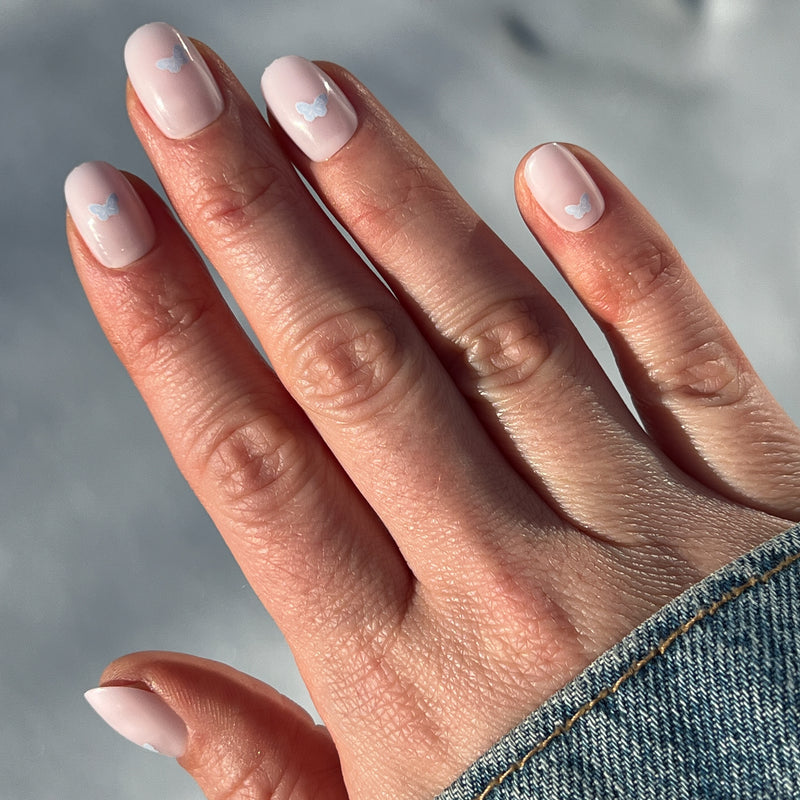 Pale Pink Small Light Blue Butterflies Pale Pink Small Light Blue Butterflies — Short Butterfly Round Nails 2027