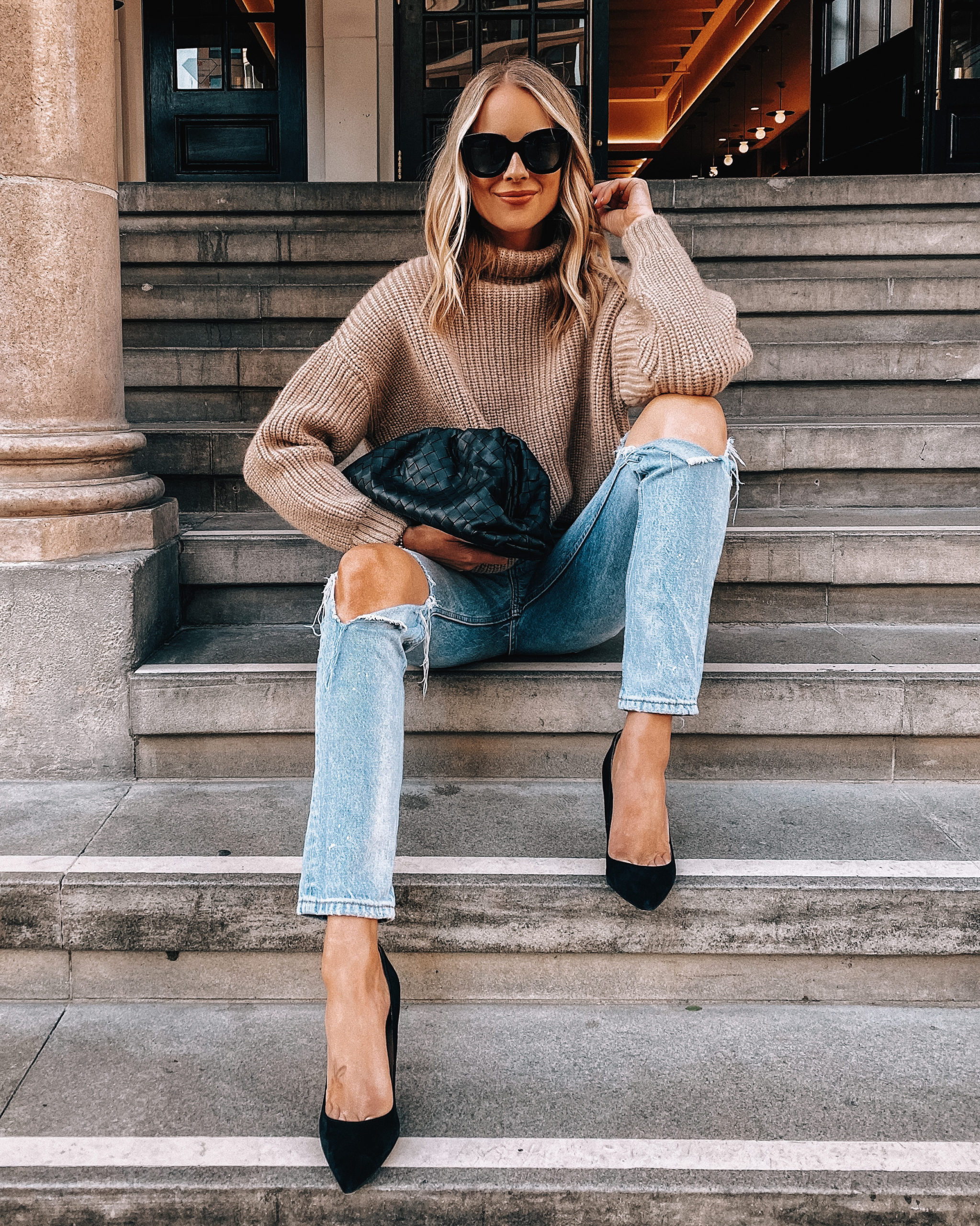 Black Pointed-Toe Heels Outfit Idea Black Pointed-Toe Heels Outfit Idea — Fall Outfit Trends 2026