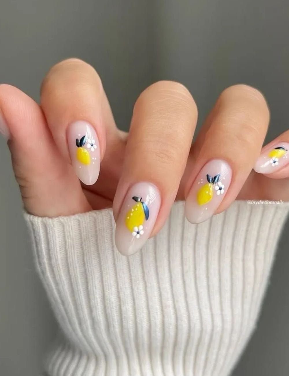 Sheer Base Illustrated Lemon Nails Sheer Base Illustrated Lemon Nails — Lemon Nails 2027