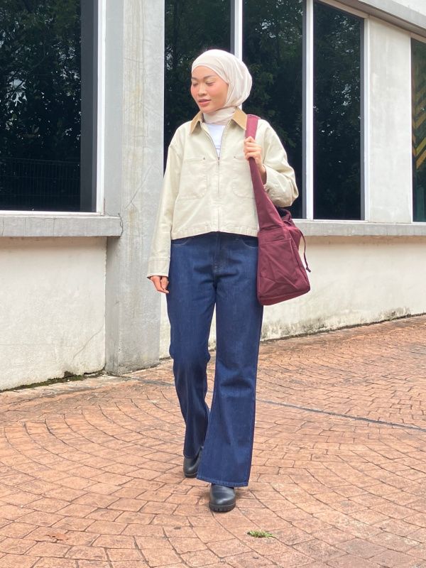 Beige Jacket with Brown Collar and Dark Wash Bootcut Jeans Beige Jacket with Brown Collar and Dark Wash Bootcut Jeans — Bootcut Jeans Outfits 2027 with Heels