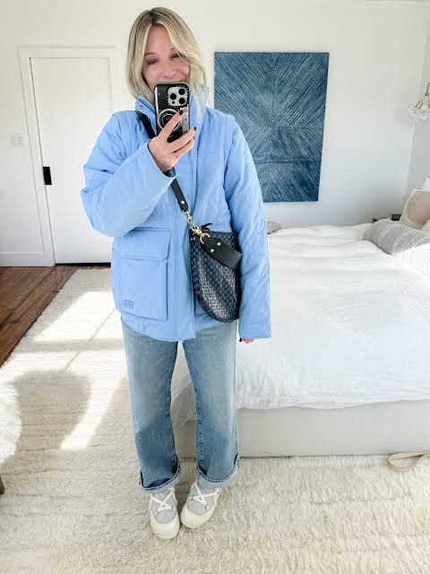 Oversized Light Blue Puffer Jacket for Winter Comfort Oversized Light Blue Puffer Jacket for Winter Comfort — Winter Blue Outfits 2027