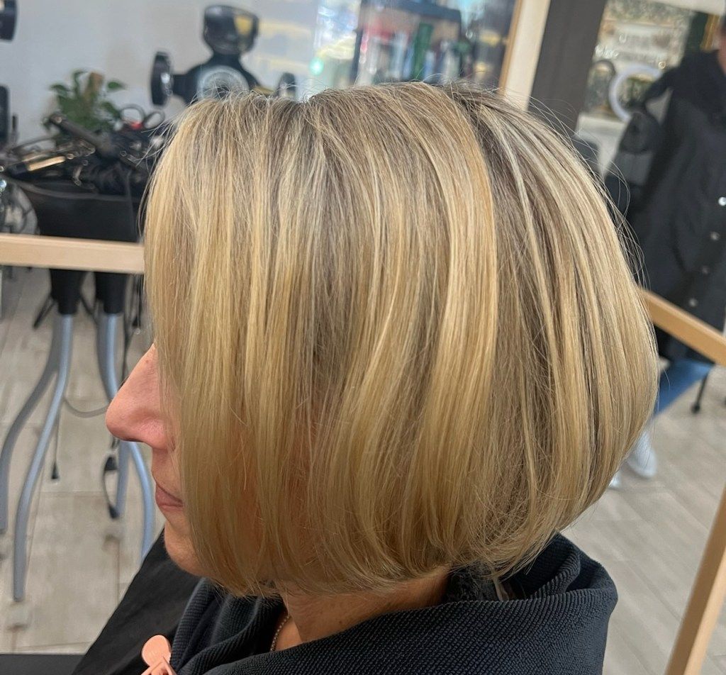 Polished Chin Bob In Light Blonde — Chunky Highlights Bob 2027