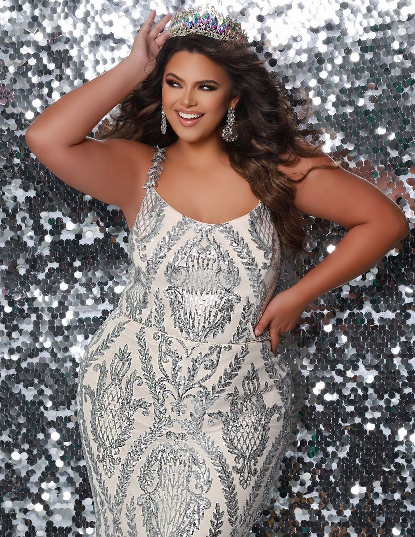 Glamorous Ivory Sequined Dress for Formal Events — Curvy Outfits 2027