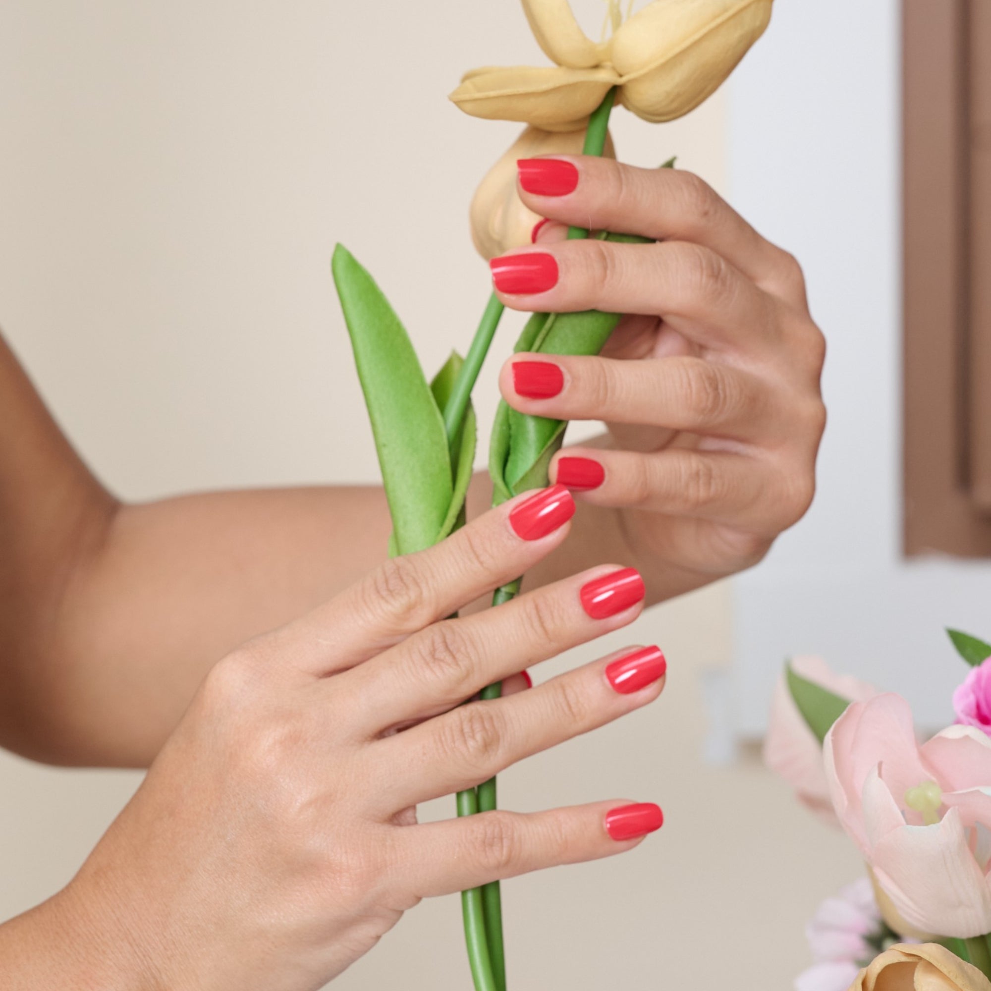 Bright Red Orange Undertone Glossy Square Nails Bright Red Orange Undertone Glossy Square Nails — Short Press On Nails 2027