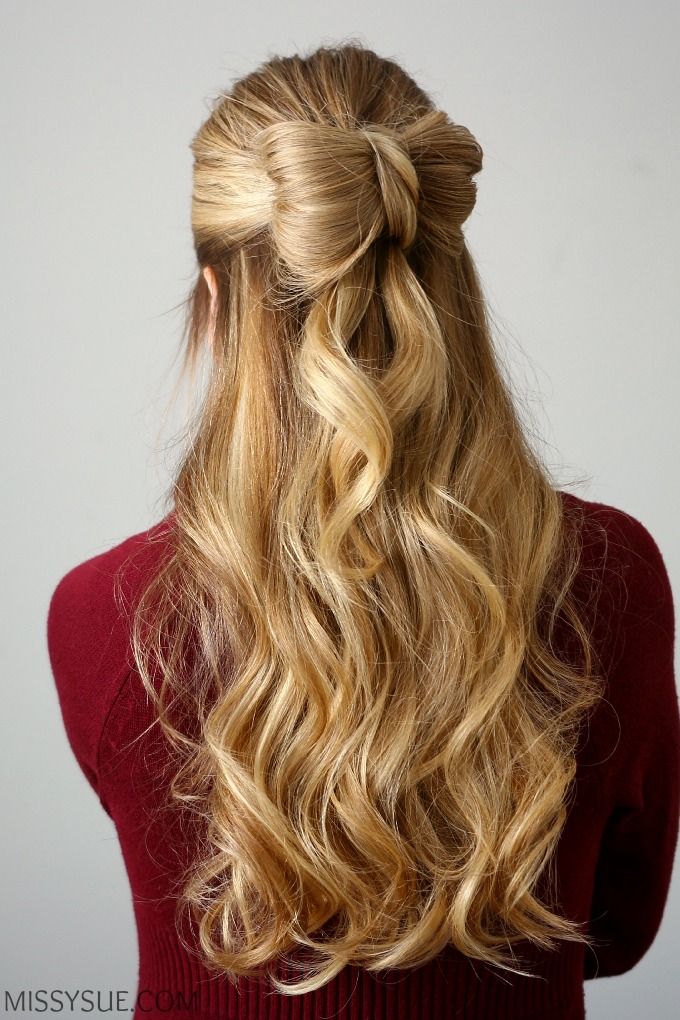 DIY Hair Bow Formed From Blonde Strands DIY Hair Bow Formed From Blonde Strands — Hair Bow Hairstyles 2027