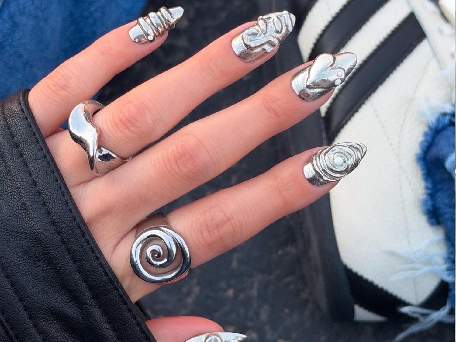 Sculptural Metallic Silver Stiletto Nails Sculptural Metallic Silver Stiletto Nails — Long Nails 2027